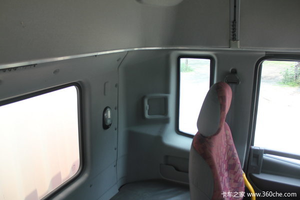 江淮 格尔发A5系列中卡 150马力 4X2 厢式载货车(HFC5131XXYK2R1HT)(亮剑者II中卡)驾驶室图（47/64）