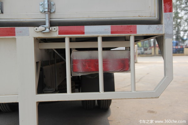 江淮 格尔发A5系列中卡 150马力 4X2 厢式载货车(HFC5131XXYK2R1HT)(亮剑者II中卡)上装图（2/9）