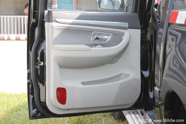 2012款福田 征服者 2.2L柴油 四驱 双排皮卡驾驶室图（29/34）