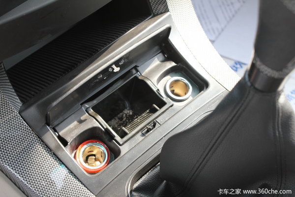 2012款福田 征服者 2.2L柴油 四驱 双排皮卡驾驶室图（23/34）