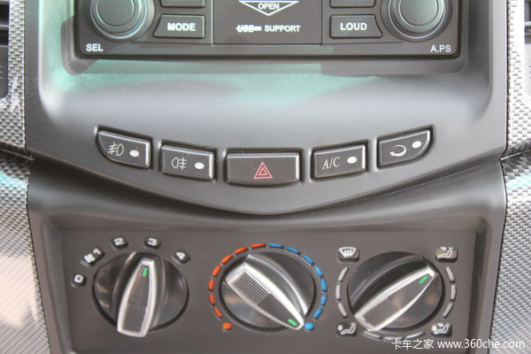 2012款福田 征服者 2.2L柴油 四驱 双排皮卡驾驶室图（18/34）