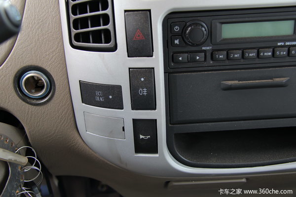 福田 奥铃CTX中卡 154马力 4X2 载货车(BJ1151VKPEFG-S)驾驶室图（18/34）
