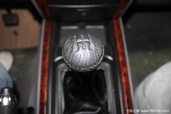 2012款黄海 大柴神 至尊版 豪华型 3.2L柴油 双排皮卡驾驶室图（28/55）