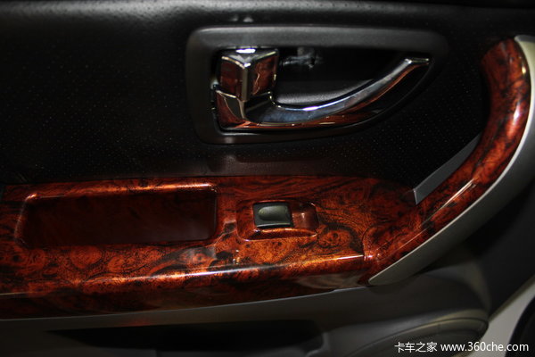 2012款黄海 大柴神 至尊版 豪华型 3.2L柴油 双排皮卡驾驶室图（16/55）