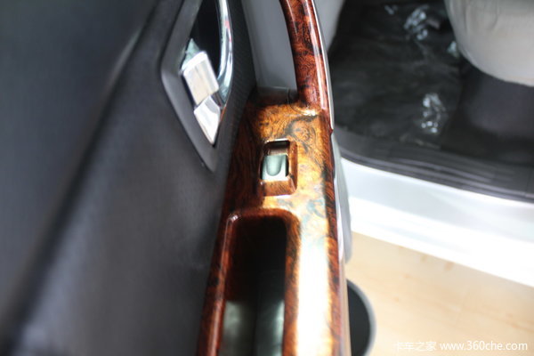 2012款黄海 大柴神 至尊版 豪华型 3.2L柴油 双排皮卡驾驶室图（14/55）