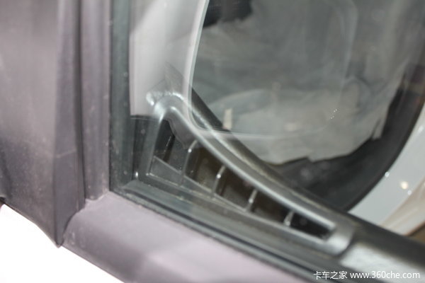 2012款黄海 大柴神 至尊版 豪华型 3.2L柴油 双排皮卡驾驶室图（9/55）