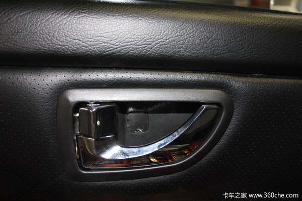 2012款黄海 大柴神 至尊版 豪华型 3.2L柴油 双排皮卡驾驶室图（6/55）