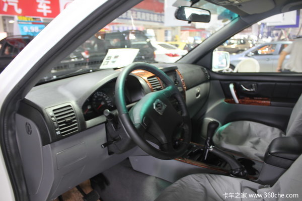 2012款黄海 大柴神 至尊版 豪华型 3.2L柴油 双排皮卡驾驶室图（2/55）