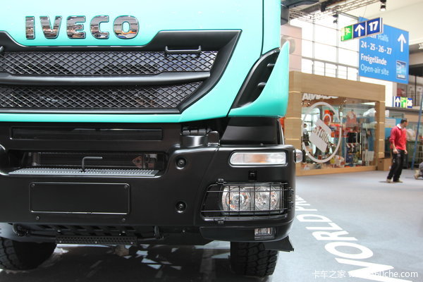 依维柯 New Trakker系列重卡 500马力 8X4 自卸车外观图（20/30）