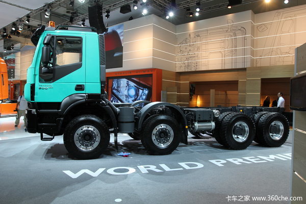 依维柯 New Trakker系列重卡 500马力 8X4 自卸车外观图（14/30）