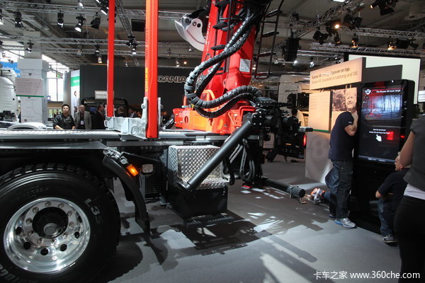 斯堪尼亚 R系列重卡 560马力 6X4 牵引车(型号R560 CB6x4HSA)(木材运输车)底盘图（5/16）