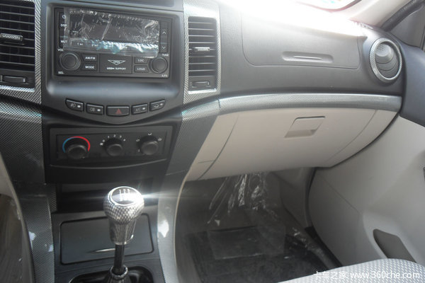 2012款福田 萨普Z 征服者 标准型 2.2L汽油 双排皮卡驾驶室图（3/5）