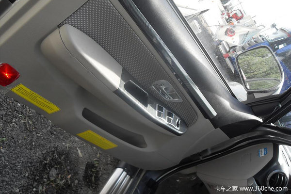 2012款福田 萨普Z 征服者 标准型 2.2L汽油 双排皮卡驾驶室图