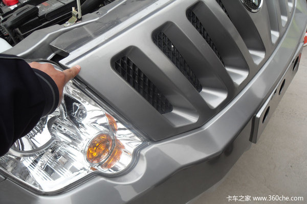 2012款福田 萨普Z 征服者 标准型 2.2L汽油 双排皮卡外观图（10/15）