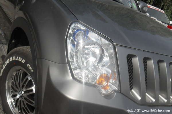 2012款福田 萨普Z 征服者 标准型 2.2L汽油 双排皮卡外观图（9/15）