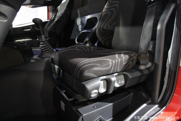 依维柯 New Trakker系列重卡 500马力 8X4 自卸车驾驶室图（11/36）