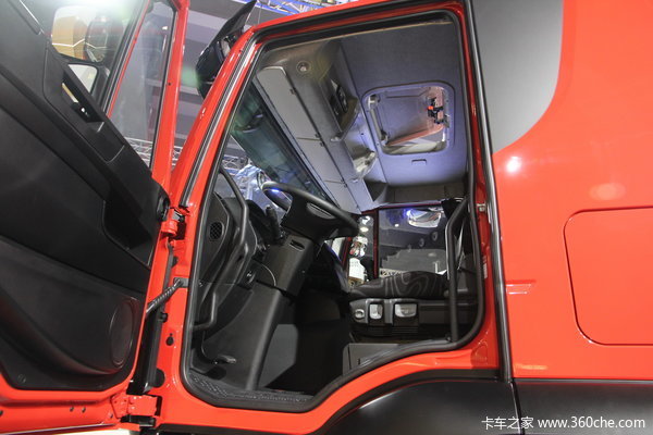 依维柯 New Trakker系列重卡 500马力 8X4 自卸车驾驶室图（10/36）