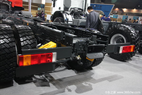 依维柯 New Trakker系列重卡 500马力 8X4 自卸车底盘图（11/38）