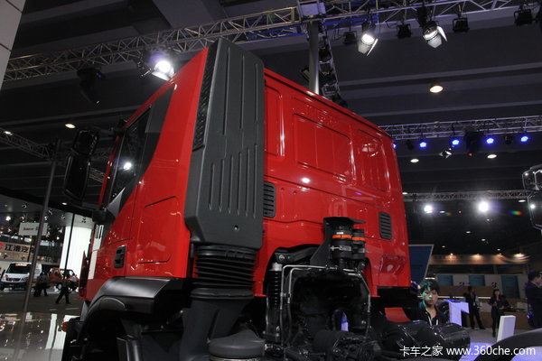 依维柯 New Trakker系列重卡 500马力 8X4 自卸车底盘图（4/38）