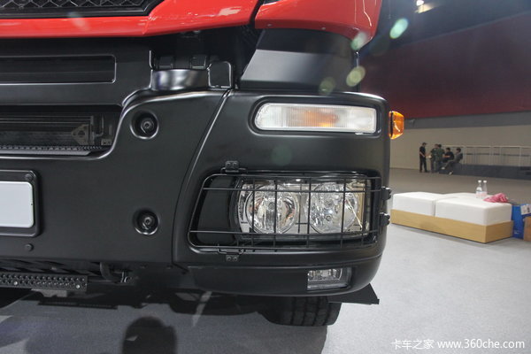 依维柯 New Trakker系列重卡 500马力 8X4 自卸车外观图（5/30）