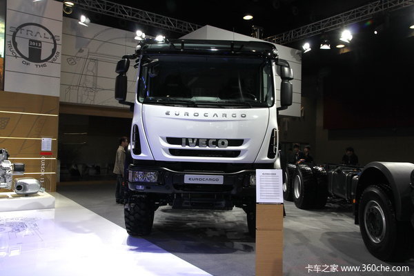 依维柯 EuroCargo系列 299马力 4X4 载货车(ML150E28W5)外观图（1/8）