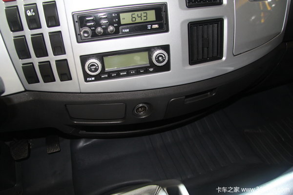 解放 J6L中卡 140马力 4X2 载货车(底盘)(新道依茨)驾驶室图（12/18）