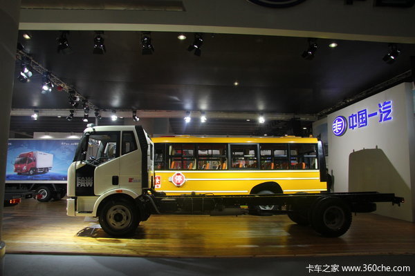 解放 J6L中卡 140马力 4X2 载货车(底盘)(新道依茨)外观图（3/20）