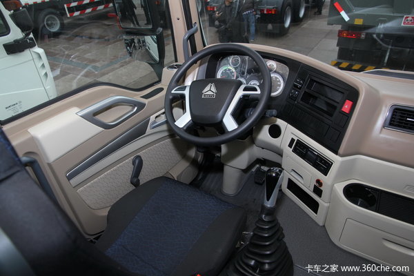 中国重汽 HOWO T5G重卡 210马力 4X2 载货车(底盘)(ZZ1167H451GD2/H6B7M)驾驶室图（4/30）