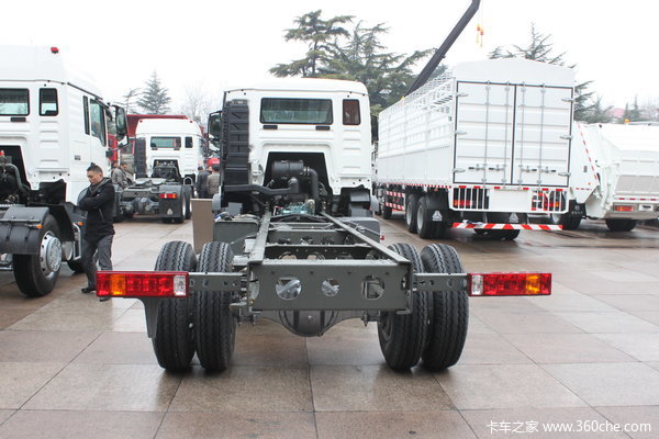 中国重汽 HOWO T5G重卡 210马力 4X2 载货车(底盘)(ZZ1167H451GD2/H6B7M)外观图（6/20）