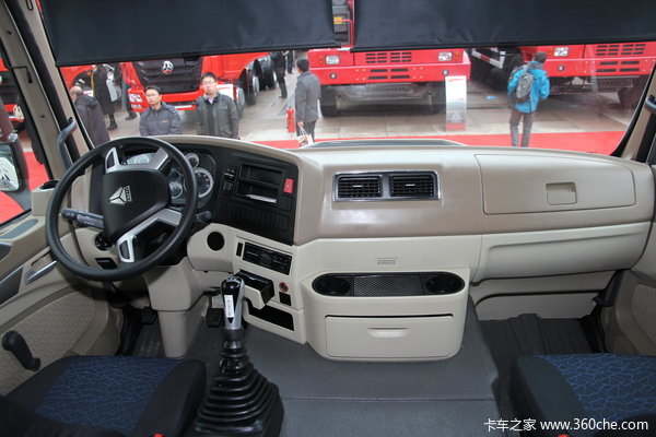 中国重汽 HOWO T5G重卡 310马力 6X2 仓栅载货车(ZZ5257CCYN56CGD1)驾驶室图（10/28）