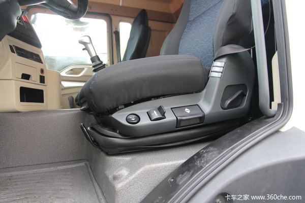 中国重汽 HOWO T5G重卡 310马力 6X2 仓栅载货车(ZZ5257CCYN56CGD1)驾驶室图（7/28）