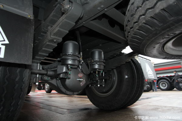 中国重汽 HOWO T5G重卡 310马力 6X2 仓栅载货车(ZZ5257CCYN56CGD1)底盘图（11/14）