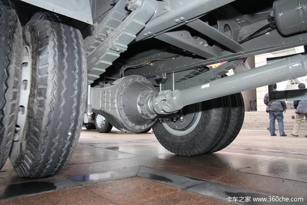 中国重汽 HOWO T5G重卡 310马力 6X2 仓栅载货车(ZZ5257CCYN56CGD1)底盘图（5/14）