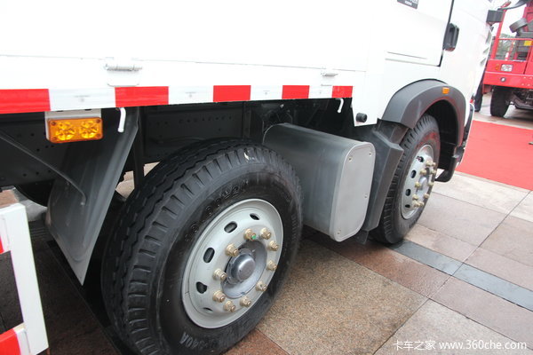 中国重汽 HOWO T5G重卡 310马力 6X2 仓栅载货车(ZZ5257CCYN56CGD1)底盘图（3/14）