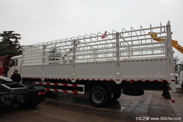 中国重汽 HOWO T5G重卡 310马力 6X2 仓栅载货车(ZZ5257CCYN56CGD1)上装图（7/7）