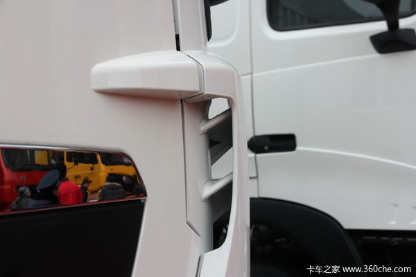 中国重汽 HOWO T5G重卡 310马力 6X2 仓栅载货车(ZZ5257CCYN56CGD1)外观图（14/15）