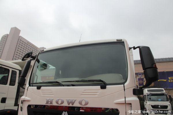 中国重汽 HOWO T5G重卡 310马力 6X2 仓栅载货车(ZZ5257CCYN56CGD1)外观图（11/15）