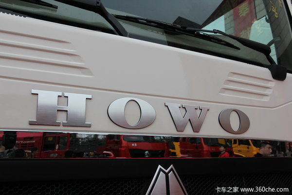 中国重汽 HOWO T5G重卡 310马力 6X2 仓栅载货车(ZZ5257CCYN56CGD1)外观图（9/15）