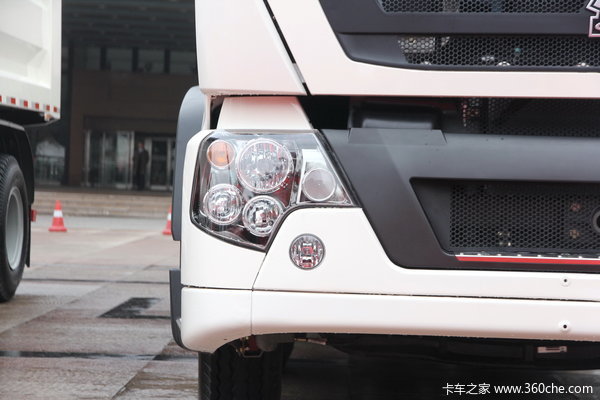 中国重汽 HOWO T5G重卡 310马力 6X2 仓栅载货车(ZZ5257CCYN56CGD1)外观图（6/15）