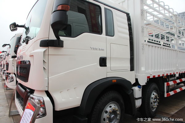 中国重汽 HOWO T5G重卡 310马力 6X2 仓栅载货车(ZZ5257CCYN56CGD1)外观图（4/15）