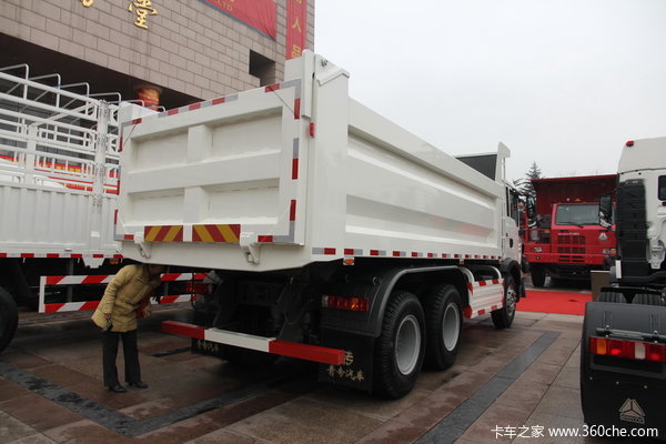 中国重汽 HOWO T5G系重卡 340马力 6X4 自卸车(ZZ3257N364GC2)外观图（5/15）
