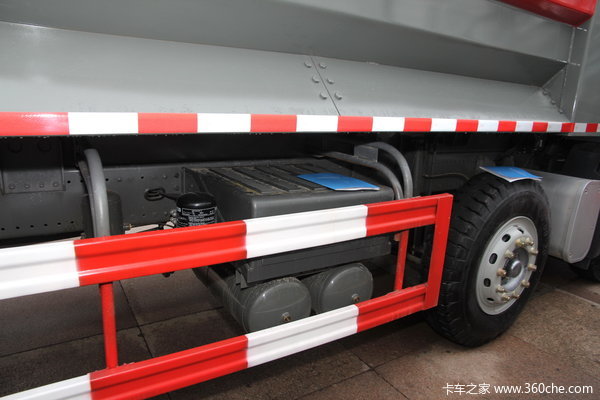 中国重汽 HOWO T5G系重卡 310马力 8X4 自卸车(ZZ3317N356GD2)底盘图（6/12）