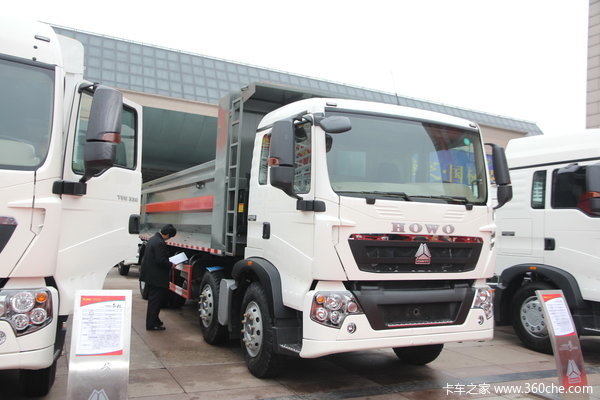 中国重汽 HOWO T5G系重卡 310马力 8X4 自卸车(ZZ3317N356GD2)外观图（2/2）