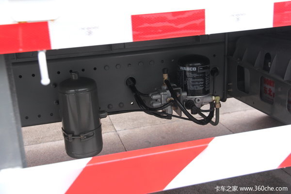 中国重汽 HOWO T5G重卡 336马力 8X4 仓栅载货车(ZZ1317N466GD1)底盘图（3/4）