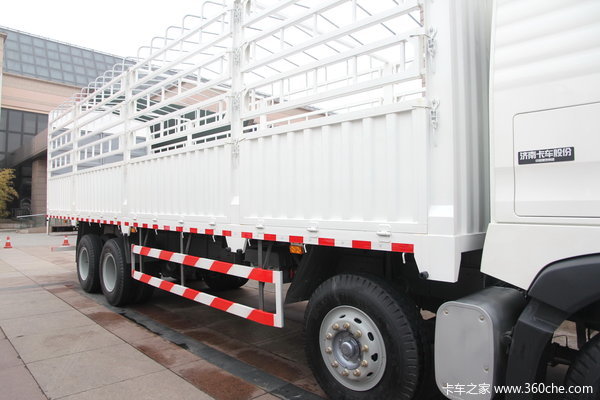 中国重汽 HOWO T5G重卡 336马力 8X4 仓栅载货车(ZZ1317N466GD1)底盘图（1/4）
