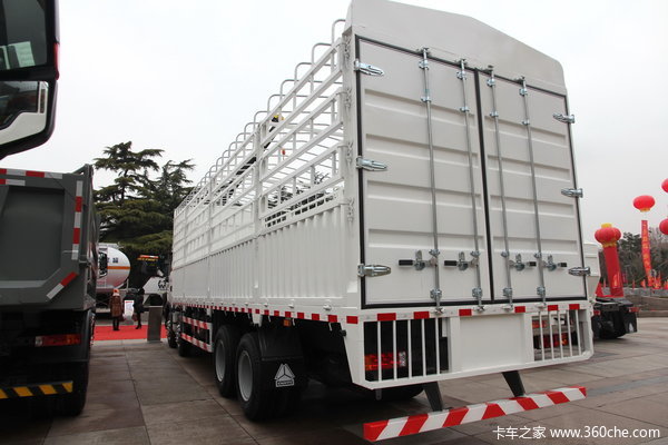 中国重汽 HOWO T5G重卡 336马力 8X4 仓栅载货车(ZZ1317N466GD1)外观图（3/7）