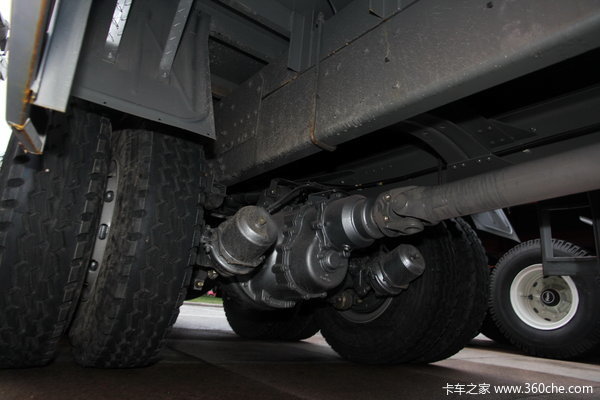 中国重汽 豪瀚J7B 300马力 8X4 栏板载货车(ZZ1315M4666C1)底盘图（8/11）