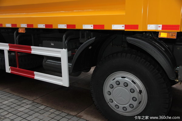 中国重汽 豪瀚重卡 300马力 8X4 自卸车(ZZ3315M3866C1)底盘图（2/8）