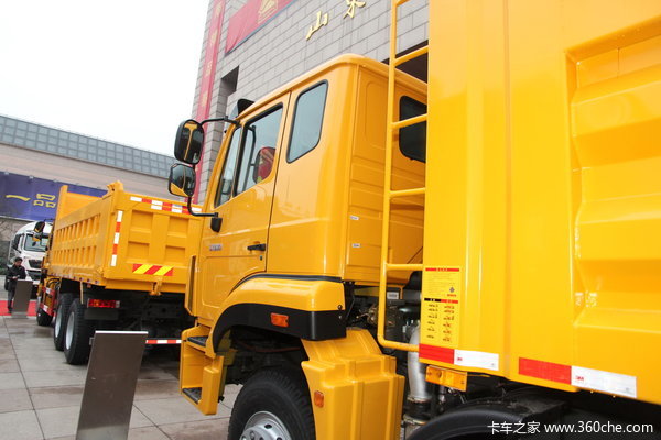 中国重汽 豪瀚重卡 300马力 8X4 自卸车(ZZ3315M3866C1)外观图（4/4）