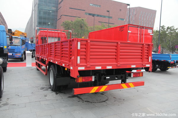 青岛解放 赛龙 140马力 4X2 排半载货车(SCR)(CA1169PK2L2E4A80)外观图（6/8）